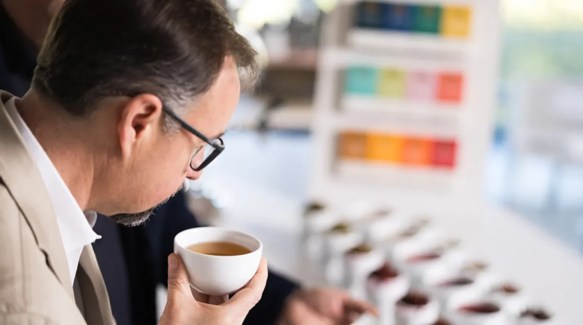Tè Prestige Omkafè - degustazione tè Lorenzo Martinelli