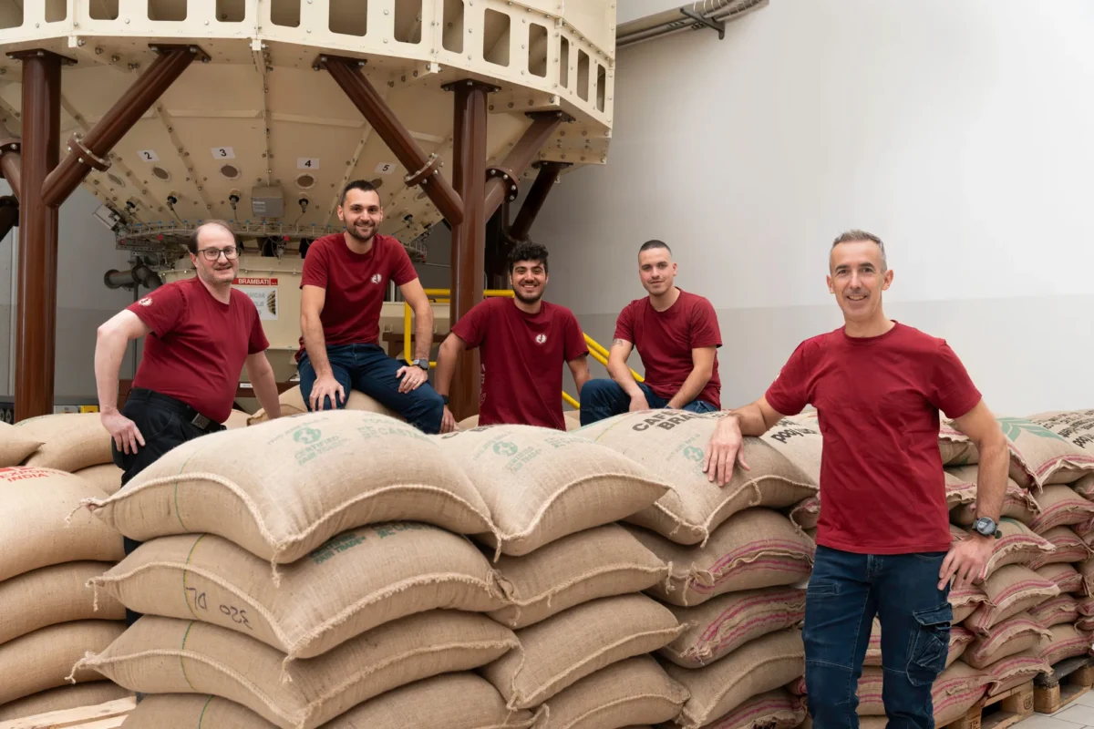 Produzione Omkafè - Giovanni Martinelli, Stefano Miori, Jonathan Giovanazzi, Michele Menegatti, Sergio Casolla